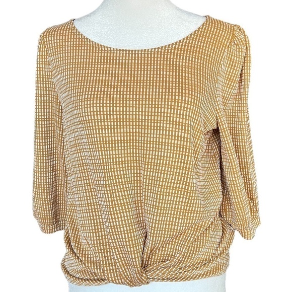 W5 Front Twist Shirt - Picture 1 of 3